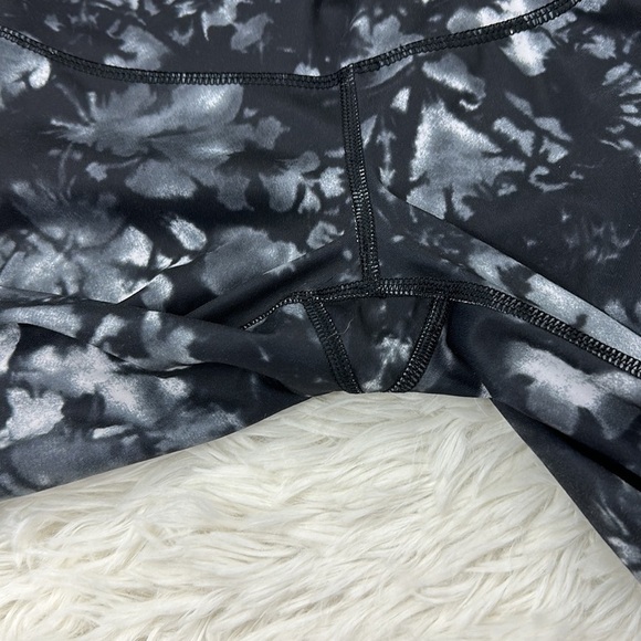 Lululemon Wunder Under Crop (Hi-Rise) Dusk Dye White Black - Picture 2 of 7